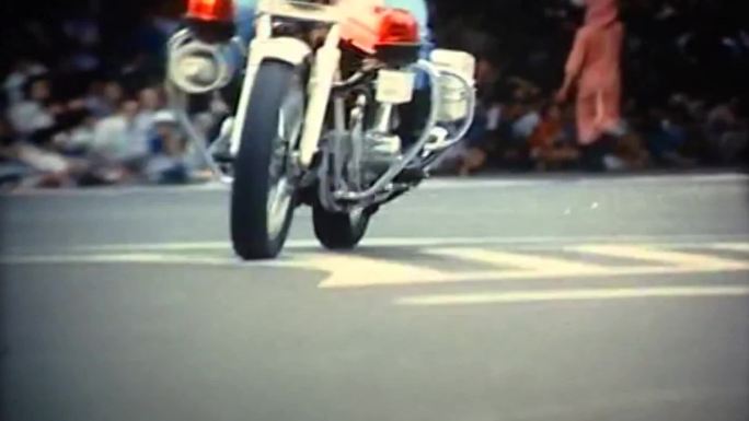 70年代日本骑警摩托车特技表演运动