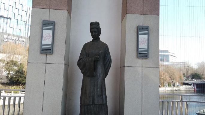 泉城广场文化长廊名人雕塑李清照