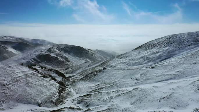 4K航拍蓝天云雾下的雪域高原