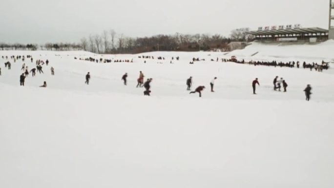 80年代冬季群众爱好者参与冰雪锻炼身体