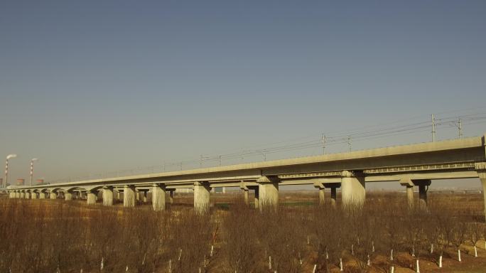 西安城际轨道列车，地铁13号线渭河桥段