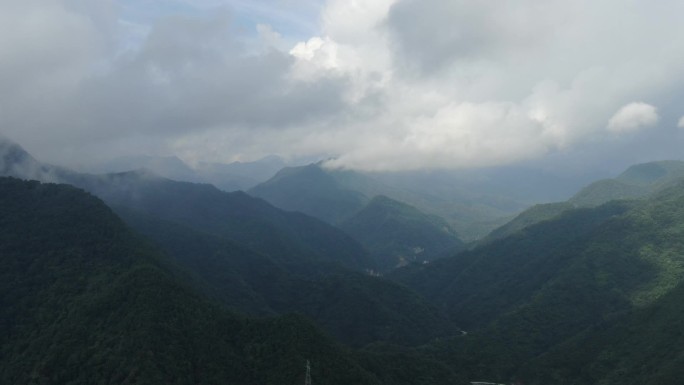 秦岭山脉航拍崇山峻岭悬崖峭壁