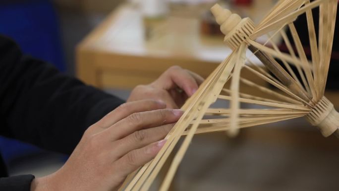 油纸伞制作细节特写