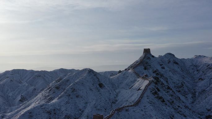 航拍山岭长城雪景