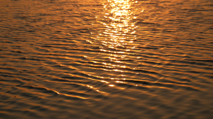 夕阳水面水波纹_黄昏水景湖面波光粼粼湖水