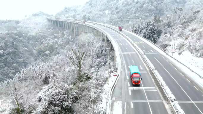 冬天雪天高速冰雪季雅西高速公路冬季下雪