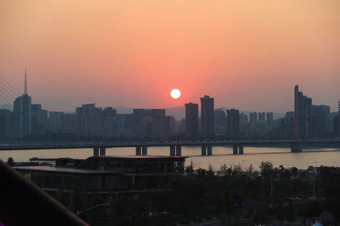 城市实景拍摄延迟日落