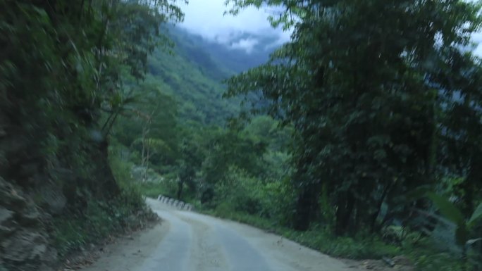 西藏墨脱公路墨脱县城雅鲁藏布江