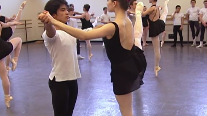 纽约市芭蕾舞团青年演员排练厅训练