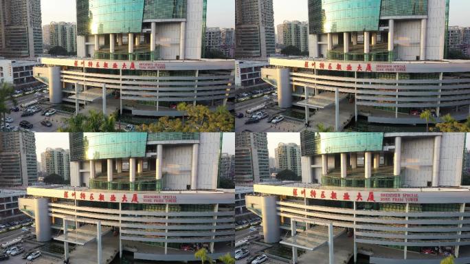 深圳特区报业大厦logo近景前进