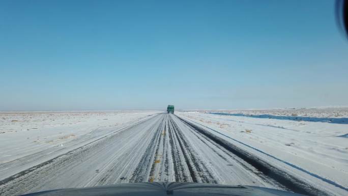 西北戈壁冰雪道路行车记录