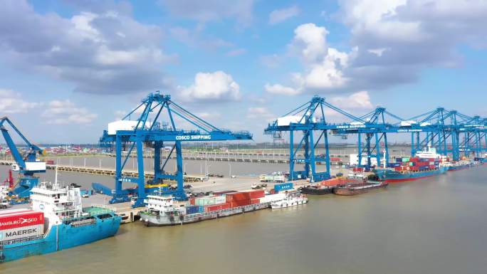 南通长江码头港口航拍延时4K空境素材