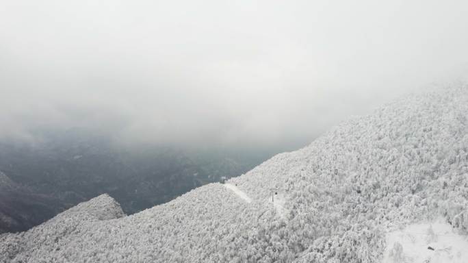 光雾山香炉山雪景