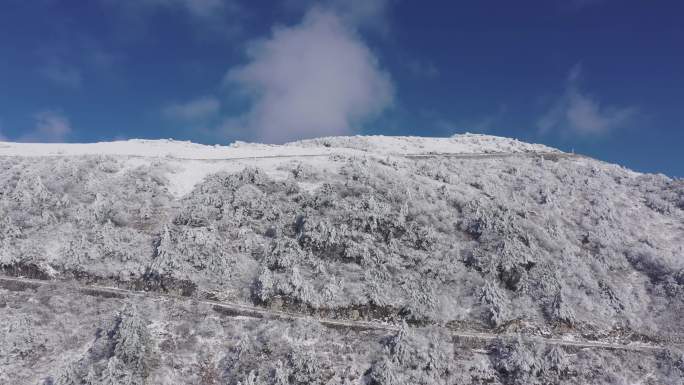 4K航拍陕西秦岭紫柏山蓝天雪景