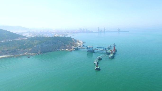4K航拍烟台港30万吨级油码头港口