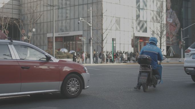 十字路口行人车流空镜头log2