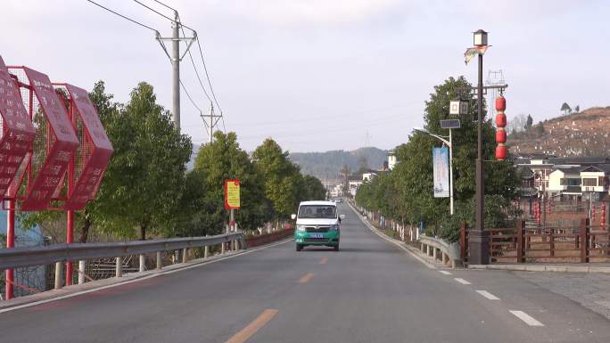 4K实拍农村通村村运营车辆经过