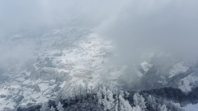 4k航拍雪山雾凇风光