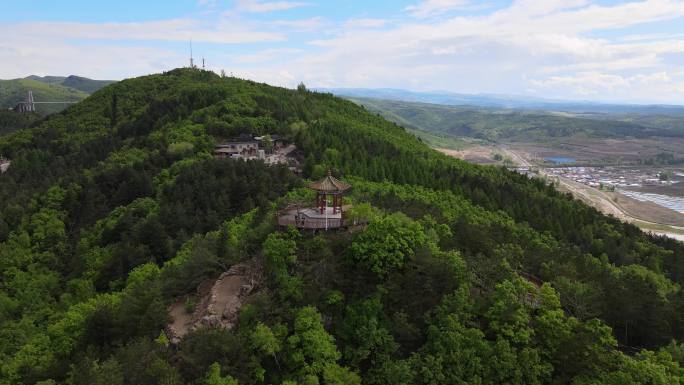 原创山上的亭子和水稻田航拍