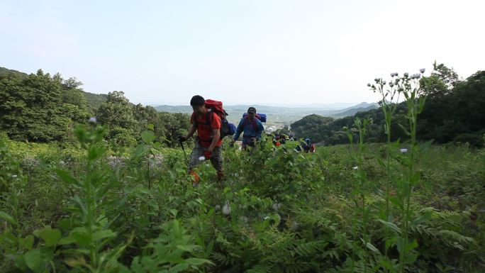 健康徒步锻炼登山