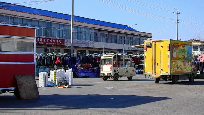 集市上的快餐车