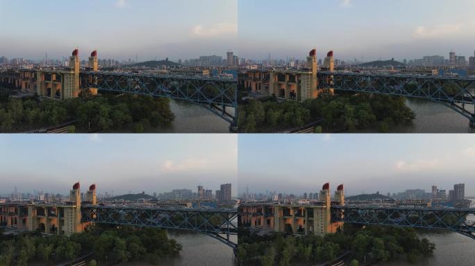 南京长江大桥黄昏下的南桥头堡