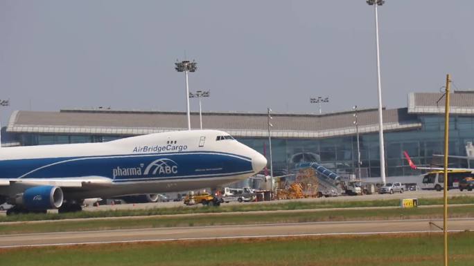 实拍南昌昌北机场波音747货运飞机滑行