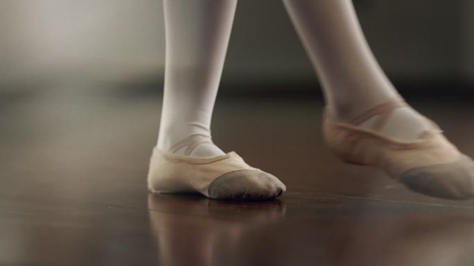 儿童芭蕾舞脚步特写优美优雅柔美