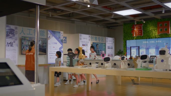 高科技展览馆小学生参观学习交流
