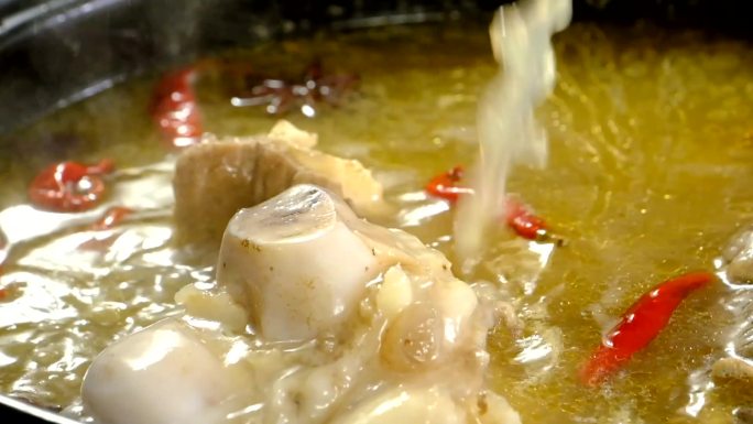 猪筒骨螺蛳汤熬汤骨头汤