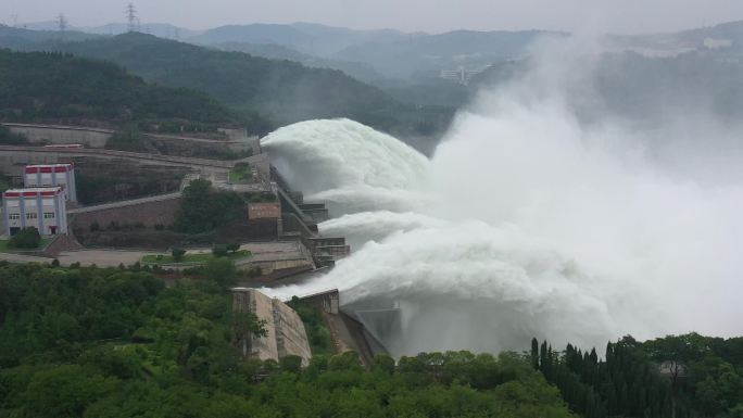 4K黄河小浪底水库航拍俯瞰水利工程升格