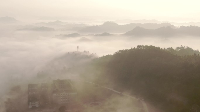 航拍乡村晨雾清晨浓雾乡村美景风光