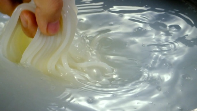 米粉落水中螺蛳粉比较有创意的视频