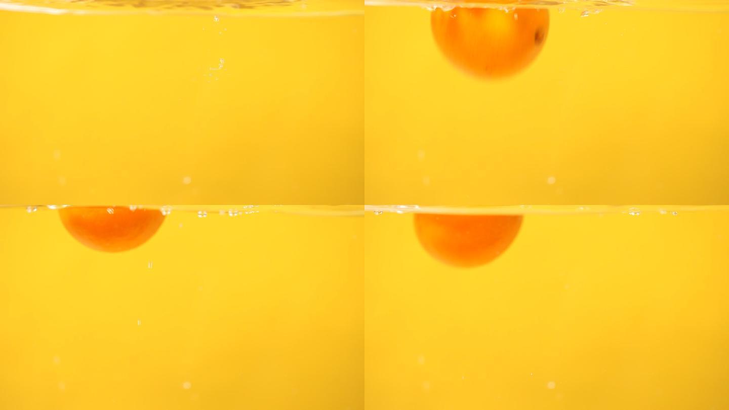 橙子中间入水一瞬间