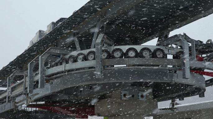 滑雪场雪中的雪道基站（未剪辑）