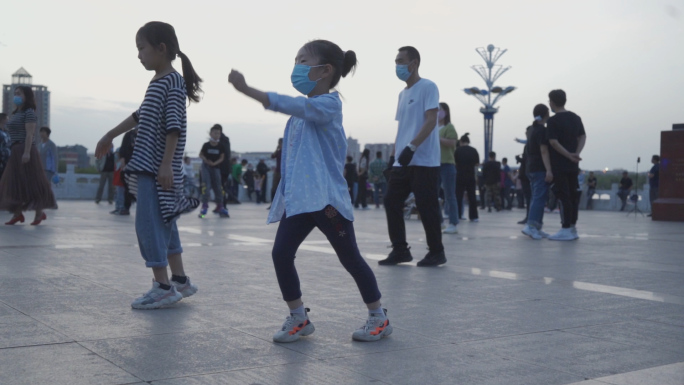 中国广场舞城市人的健康夜生活广场舞交际舞