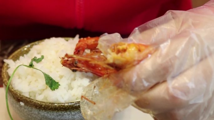 剥虾吃虾蘸虾香辣虾虾吃饭饭