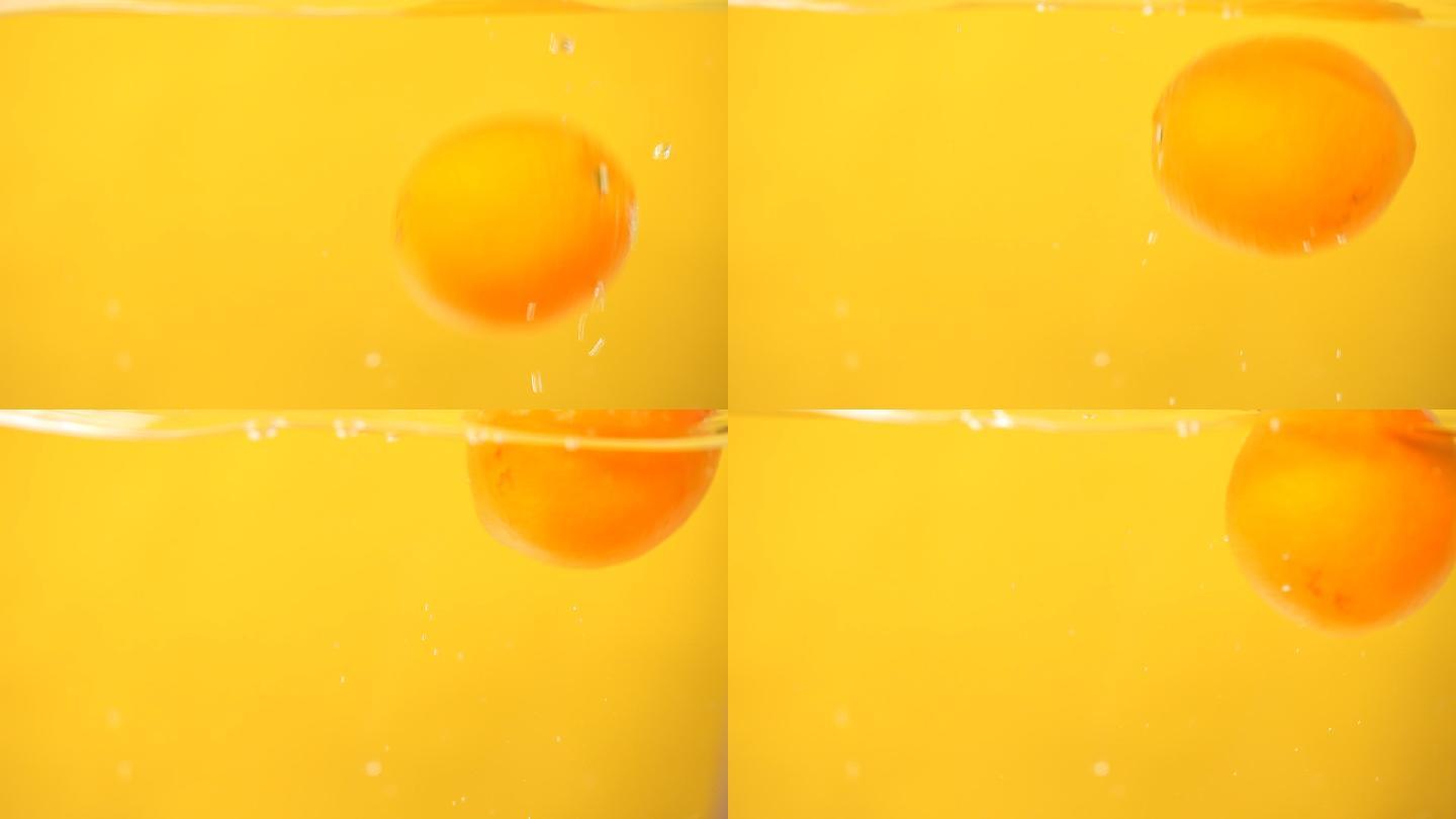 橙子入水一瞬间