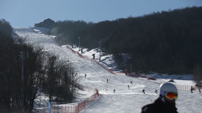 万科松花湖滑雪场高级雪道滑雪