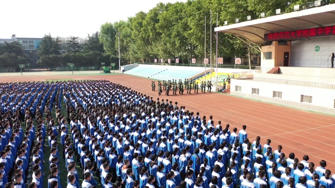 初高中学生周一升旗跑操航拍