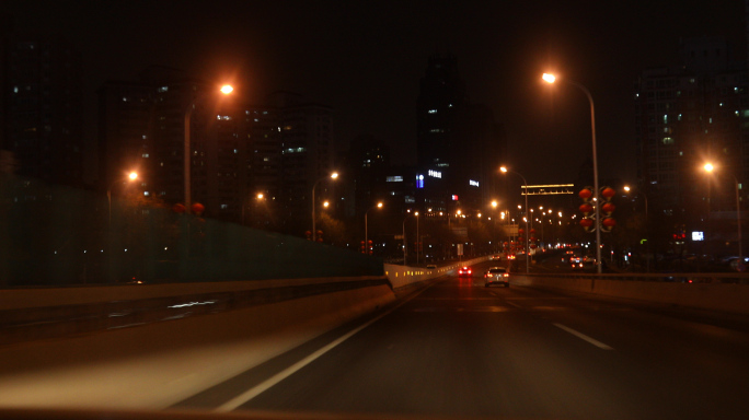 夜间开车，第一视角，街道夜景，深夜城市