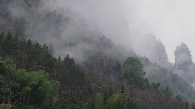 4K云雾飘过山坡山峰02