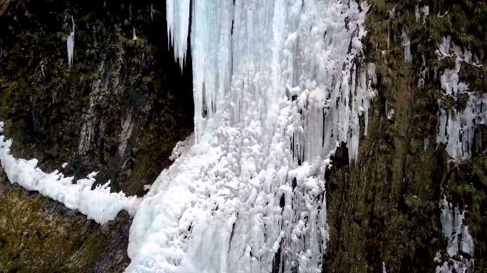 高山瀑布冬季冰瀑