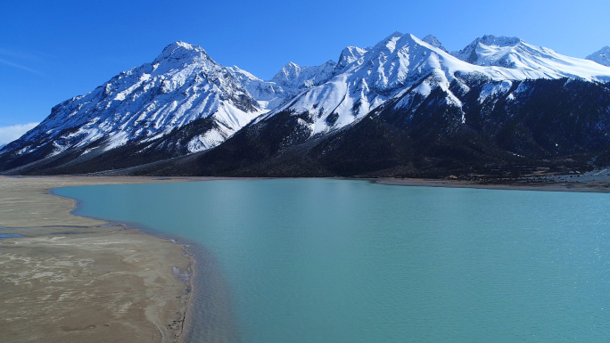 航拍中国西藏然乌湖碧水蓝天雪山