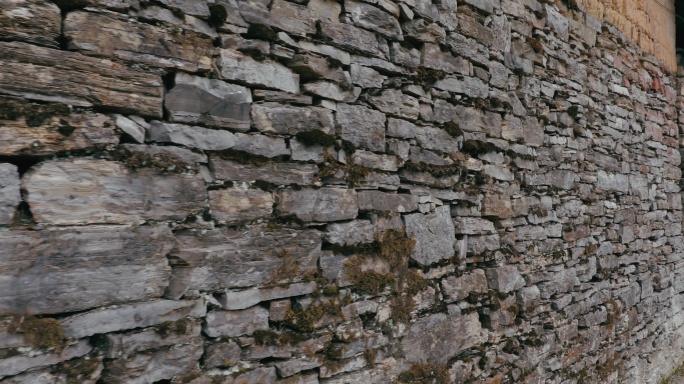 4K石墙石门与青苔