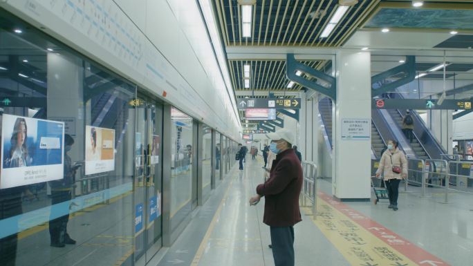 【6K原创视频】地铁疫情期间带口罩上班