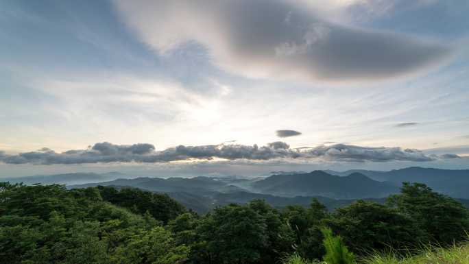 8K风车山日出延时 大山日出 蚕豆云