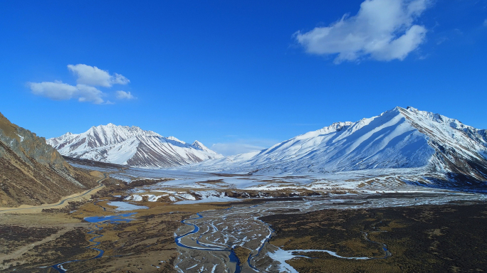 航拍中国西藏傍晚流沙河