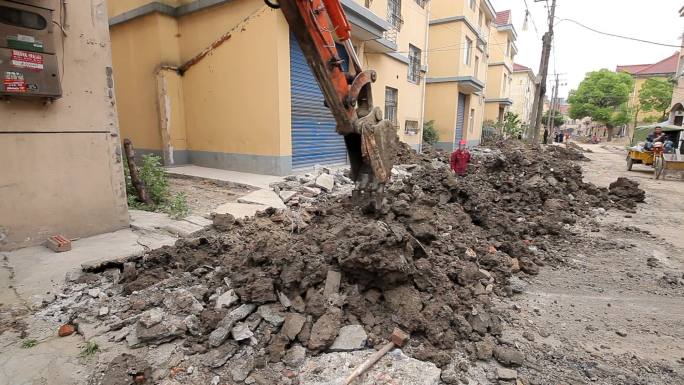旧城改造管道施工城市建设管道铺设挖掘机