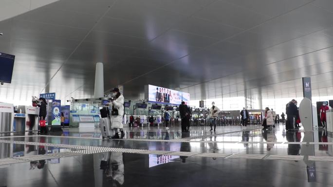温州机场T2航站楼人来人往延时摄影过年